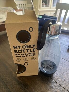 SodaStream M.O.B. Slim Bottle in black, designed for on-the-go sparkling